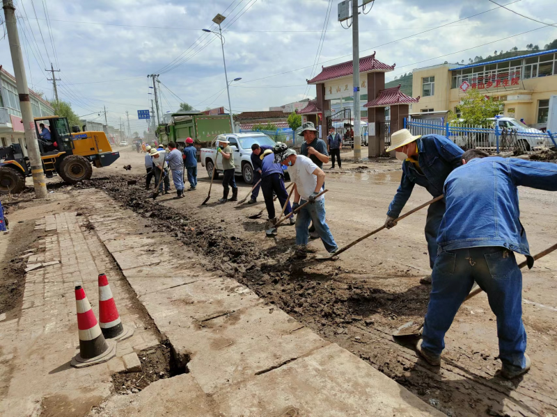 情系家鄉(xiāng)為人民 抗洪救災(zāi)勇?lián)?dāng)——物產(chǎn)工投公司黨員干部、團(tuán)員青年奔赴災(zāi)區(qū)第一線搶險救災(zāi)