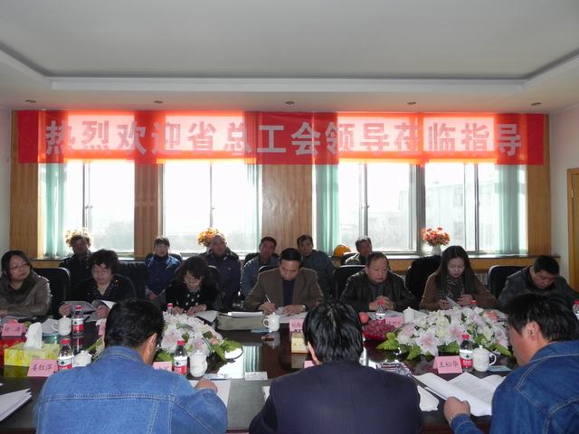 深入車間班組、“零距離”接觸職工、體驗(yàn)職工生活、傾聽(tīng)職工心聲