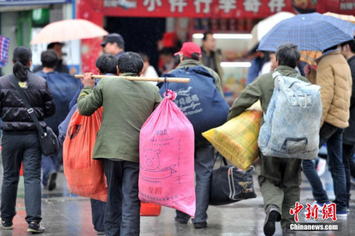 聚焦春節(jié)&ldquo;恐歸族&rdquo;：近鄉(xiāng)情怯，恐懼何來(lái)？(圖)