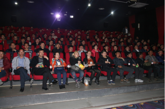 青物集團(tuán)黨委集中組織觀看優(yōu)秀紀(jì)錄片《厲害了，我的國(guó)》